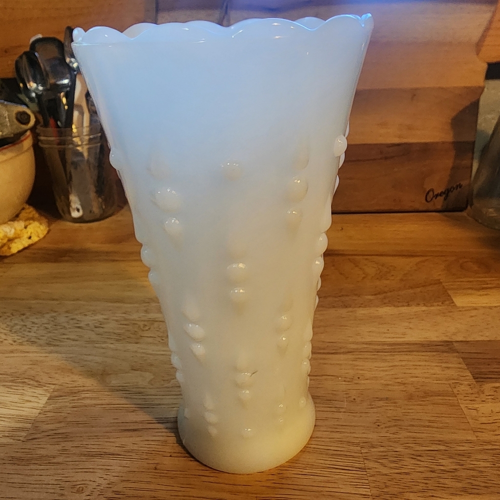 Vintage Anchor Hocking Milk Glass Vase Pearls & Teardrops Scalloped Edge
